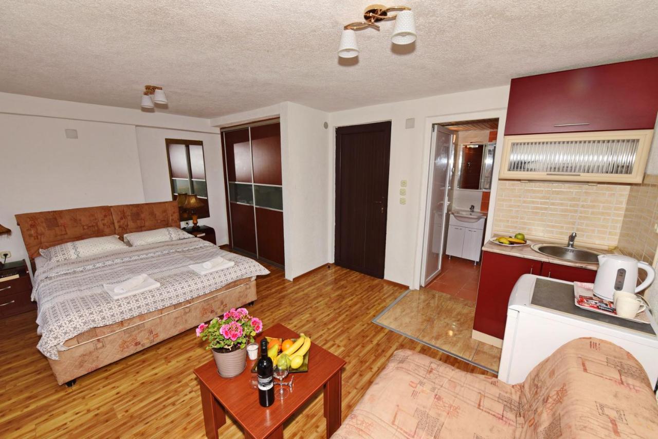 Villa Sapkar Lake View 오흐리드 외부 사진